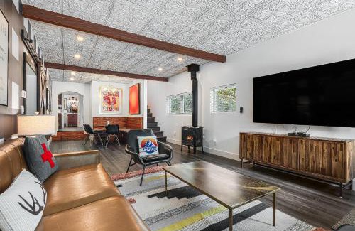 Idyllwild Hotel | The Creekstone
