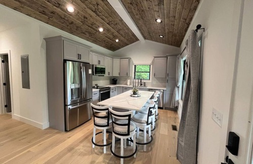 Franklin Casa | The Crepe Myrtle Cottage