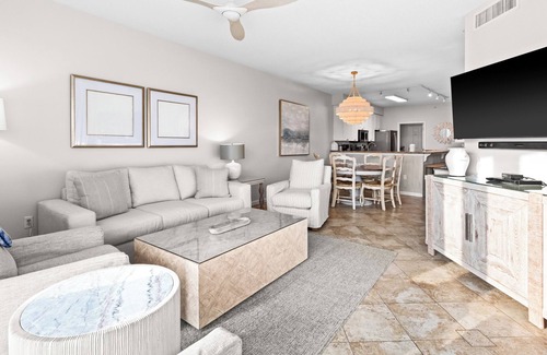 Miramar Condominio | The Crescent 206 by Scenic Stays
