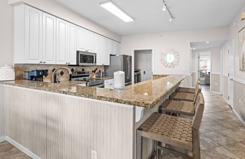 Miramar Condominio | The Crescent 206 by Scenic Stays