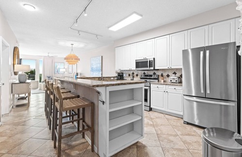 Miramar Condominio | The Crescent 206 by Scenic Stays