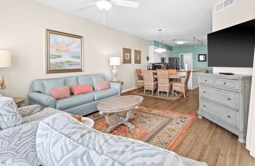 Miramar Condominio | The Crescent 306 by Scenic Stays
