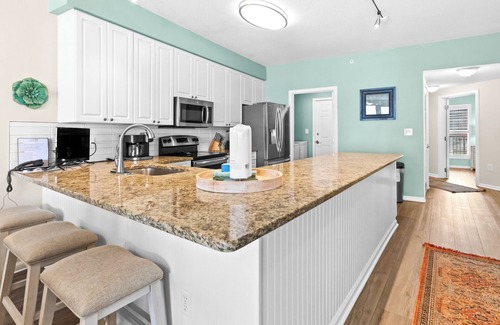Miramar Condominio | The Crescent 306 by Scenic Stays
