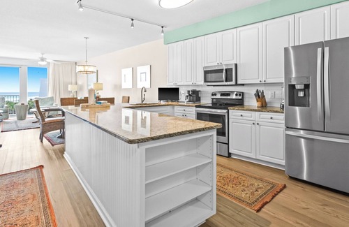 Miramar Condominio | The Crescent 306 by Scenic Stays