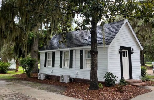 Georgetown Cabina | The Crescent Cabin at Wedgefield Country Club