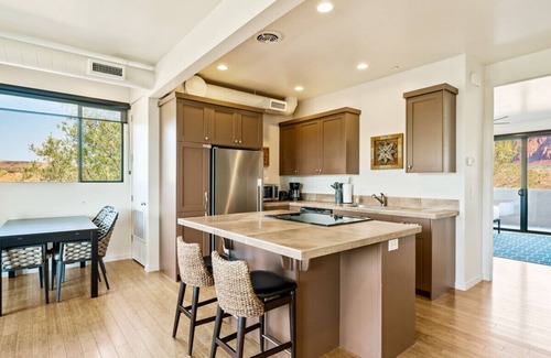 Kayenta Casa | The Crescent Moon - 2 bed 2 bath Suite W/ Red Rock Views
