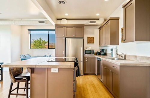 Kayenta Casa | The Crescent Moon - 2 bed 2 bath Suite W/ Red Rock Views