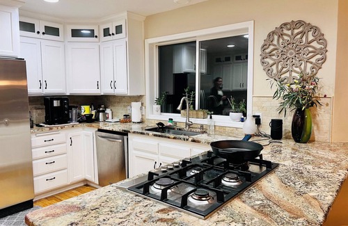 Corvallis Casa | The Crest and Bella Estates- Sleeps up to 21!