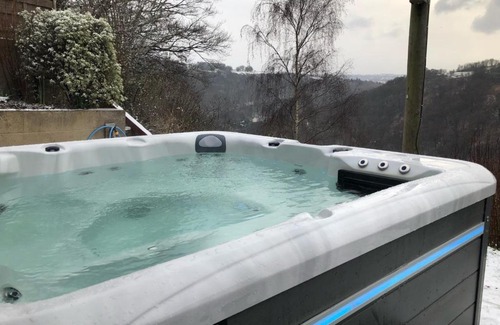 Abertillery Casa | The Crest Hillside Retreat With Hot Tub