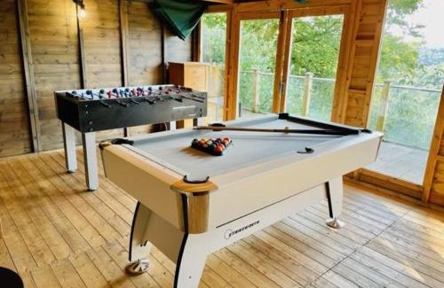 Abertillery Casa | The Crest Hillside Retreat With Hot Tub