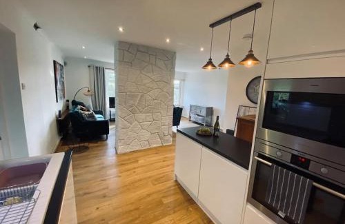 Abertillery Casa | The Crest Hillside Retreat With Hot Tub