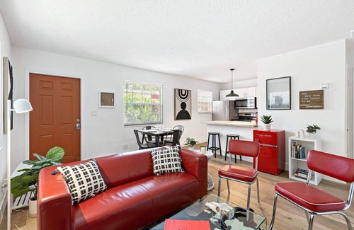 Sailboat Bend Condominio | The Crimson Condo, 2 bed 1 bath Near Riverwalk