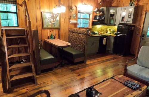 Reliance Cabina | The Crockett Cabin at Starr Mountain Retreat