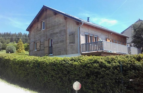 Tence Chalet De Esquí | El Chalet Crouzillac con un panorama de los Sucs du Velay