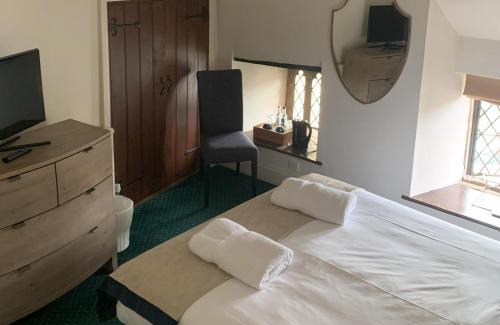 Shipton under Wychwood Hotel | The Crown at Shipton