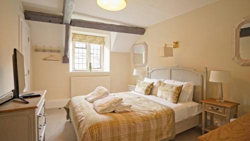 Shipton under Wychwood Hotel | The Crown at Shipton