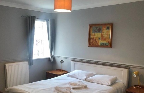 Ryde Casa | The Crown Hotel