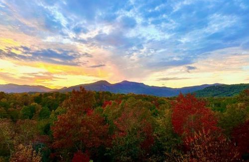 Lake Lure Casa | The Crows Nest