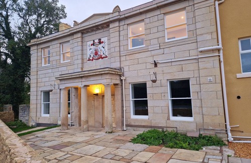 Knott End-on-Sea Cabaña | THE CRUCK, pet friendly, with a garden in Garstang