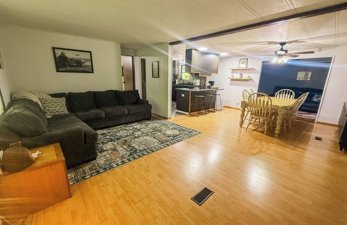 Heaters Casa | The Cryptid Ranch - 4 Bedroom Cryptid Themed Home Close to Amenities