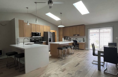 Findlay Casa | The Crystal Rose House spacious, modern and bright