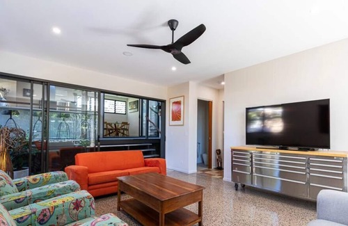 Alexandra Headland Casa | The Cubby Alex Headlands - only 500m to Beach!