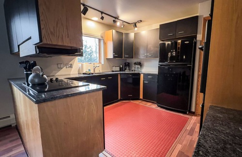 Rossville Casa | The Cube | HOT TUB + Deck | 15 Private Acres |
