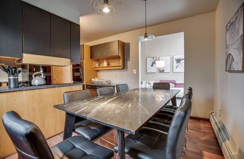 Rossville Casa | The Cube | HOT TUB + Deck | 15 Private Acres |