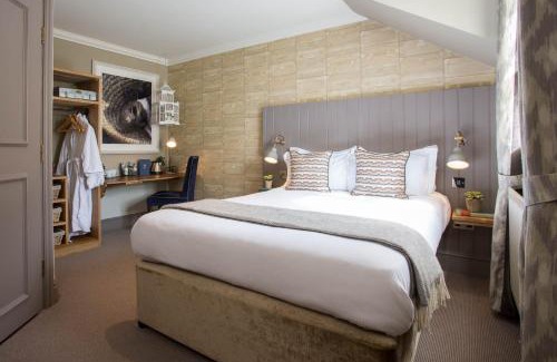 Copthorne Hotel | The Curious Pig in the Parlour