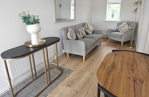 Cut Bush Apartamento | The Curragh Studio