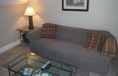 Frankfort Apartamento | The Cute & Cozy - Upper Apt - Great Location!