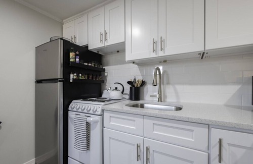 Old Mystic Apartamento | The Cutler 1-bedroom · Near Mystic, Casinos + USCGA