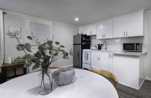 Old Mystic Apartamento | The Cutler 1-bedroom · Near Mystic, Casinos + USCGA