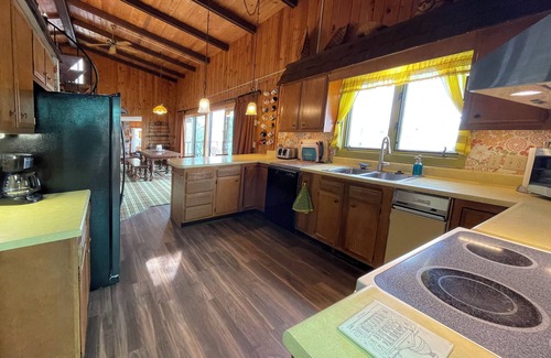 Deerwood Cabina | The Cuyuna "Retro Retreat" Family Lake Home