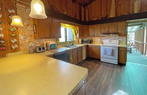 Deerwood Cabina | The Cuyuna "Retro Retreat" Family Lake Home
