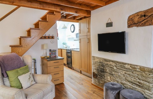 Tirabad Cabaña | The Cwtch, LLANBISTER