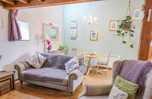 Tirabad Cabaña | The Cwtch, LLANBISTER