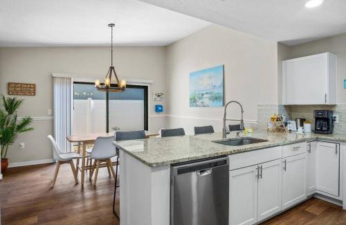 Palm Harbor Casa | The Cycling Mermaid Palm Harbor, Florida - Christmas & NYE AVAILABLE with Xmas Tree!