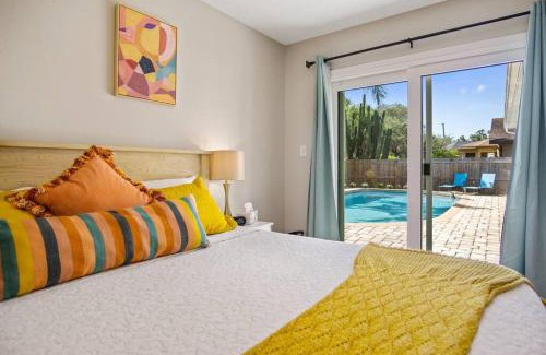 Palm Harbor Casa | The Cycling Mermaid Palm Harbor, Florida - Christmas & NYE AVAILABLE with Xmas Tree!