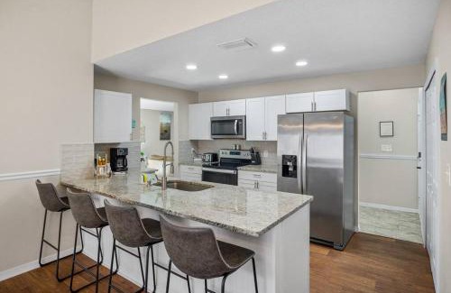 Palm Harbor Casa | The Cycling Mermaid Palm Harbor, Florida - Christmas & NYE AVAILABLE with Xmas Tree!