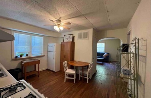 West Central Casa | The Cyndi: Downtown Spa Retreat w/privacy deck