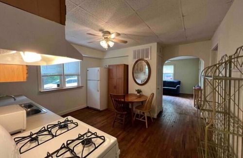 West Central Casa | The Cyndi: Downtown Spa Retreat w/privacy deck