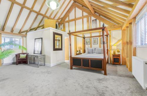 East Grinstead Casa | The Dairy Cottage with hot tub & pizza oven