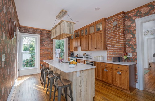 Dunkirk Casa | The Daisy Farm- A Victorian Manor on 79 acres w/ vineyards, gardens & hot tub