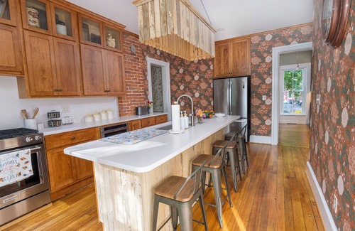 Dunkirk Casa | The Daisy Farm- A Victorian Manor on 79 acres w/ vineyards, gardens & hot tub