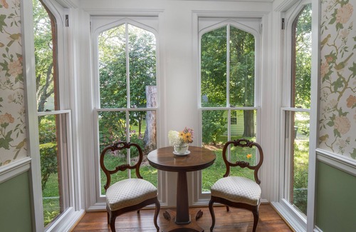 Dunkirk Casa | The Daisy Farm- A Victorian Manor on 79 acres w/ vineyards, gardens & hot tub