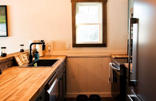 Rangeley Casa | THE DAM CAMP-Modern, cozy house minutes from downtown Rangeley & pet friendly 🐶