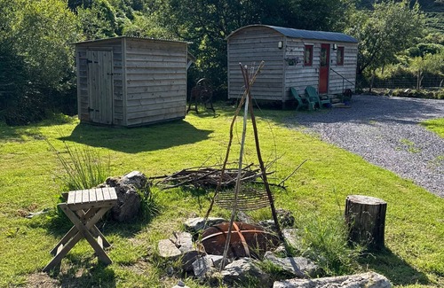 Ardnatrush Cabina | The Dancing Piccolo - Your valley hide-away near Glengarriff