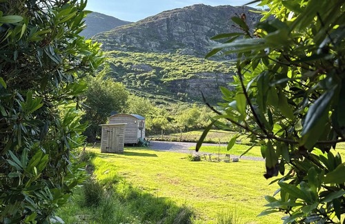 Ardnatrush Cabina | The Dancing Piccolo - Your valley hide-away near Glengarriff