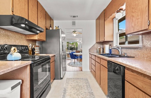 Redding Casa | The Dandelion House in the Garden Tract Redding, California